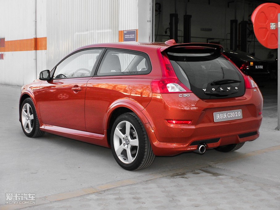 2011ֶC30 2.0L ˶