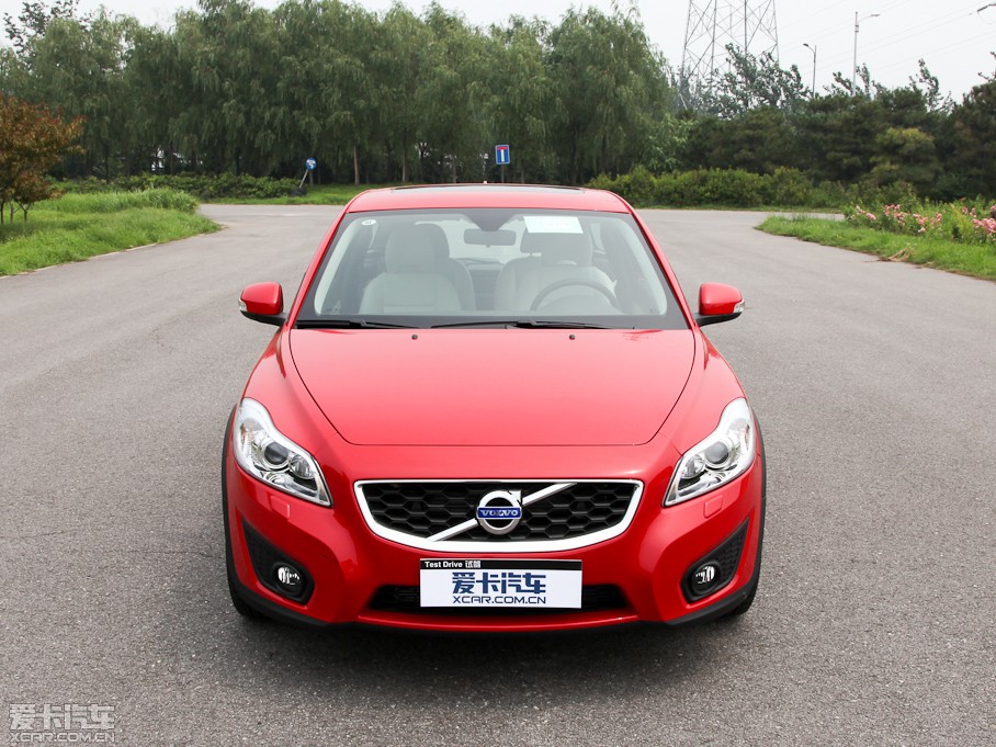 2012ֶC30 2.0L Aktiv Ŷѡװ