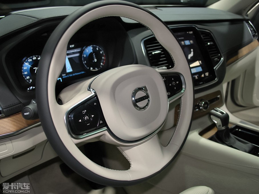 2015ֶXC90 T8 