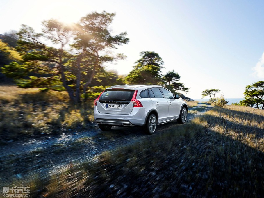 2016V60 Cross Country Ͱ