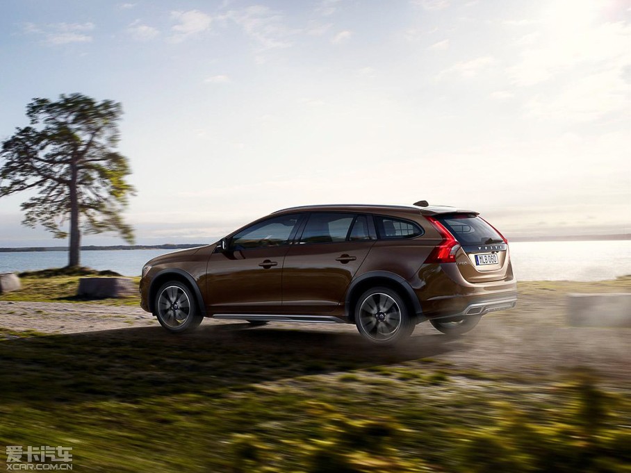 2016V60 Cross Country Ͱ