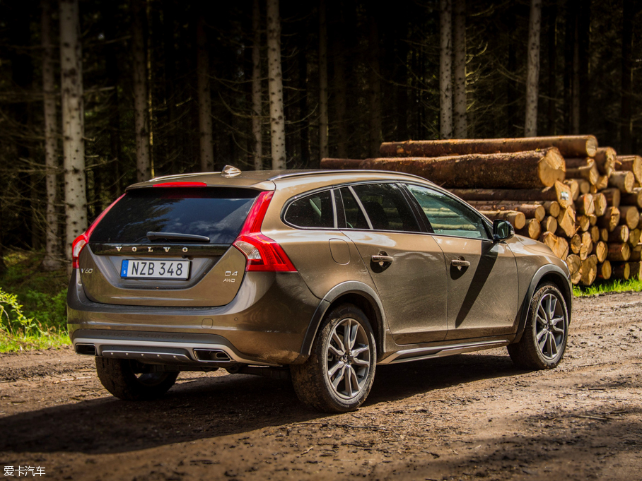 2016V60 Cross Country Ͱ