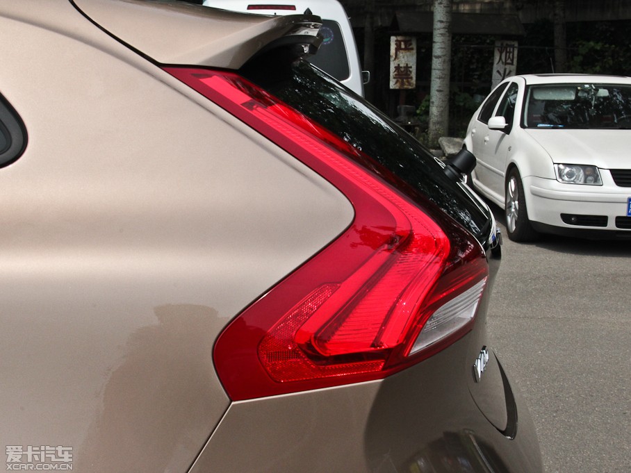 2015ֶV40 1.6T ݰ