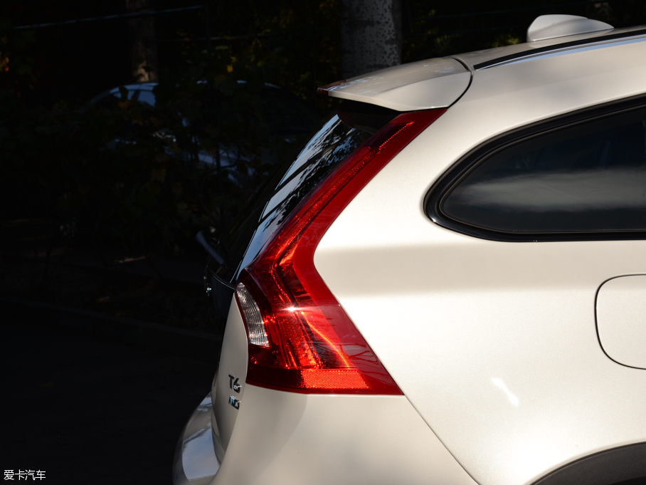 2016V60 Cross Country 2.5T T6 AWD