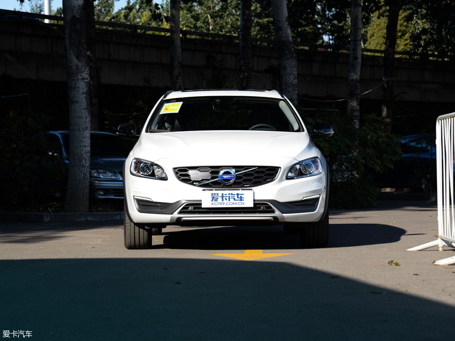 2016V60 Cross Country 2.5T T6 AWD