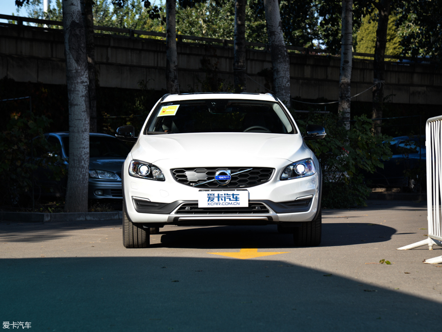 2016V60 Cross Country 2.5T T6 AWD