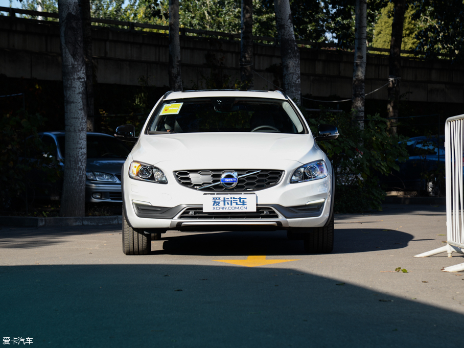 2016V60 Cross Country 2.5T T6 AWD