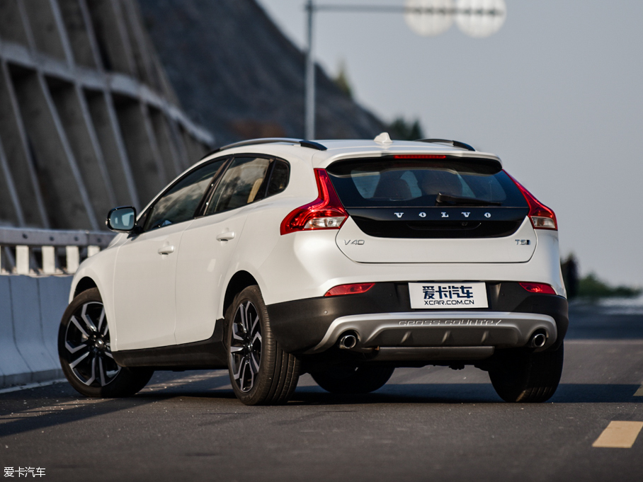 2017V40 Cross Country 2.0T T5 AWDŰ