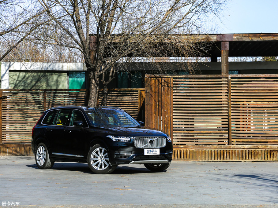 2018款沃尔沃xc90混动t8 智尊版