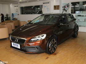 2018��V40 Cross Country 
