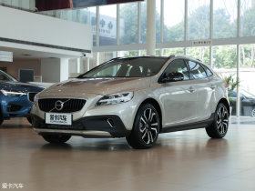 2018��V40 Cross Country 
