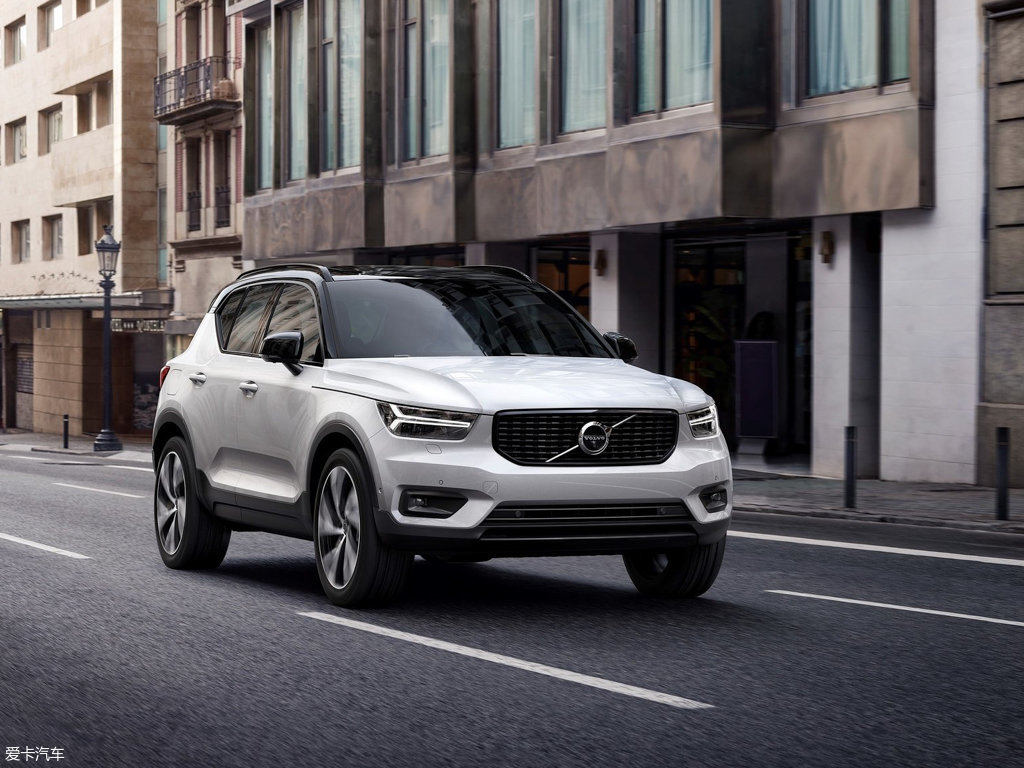 【2019款沃尔沃xc40(进口)t5 四驱运动 日暮水晶白限定版_整体外观