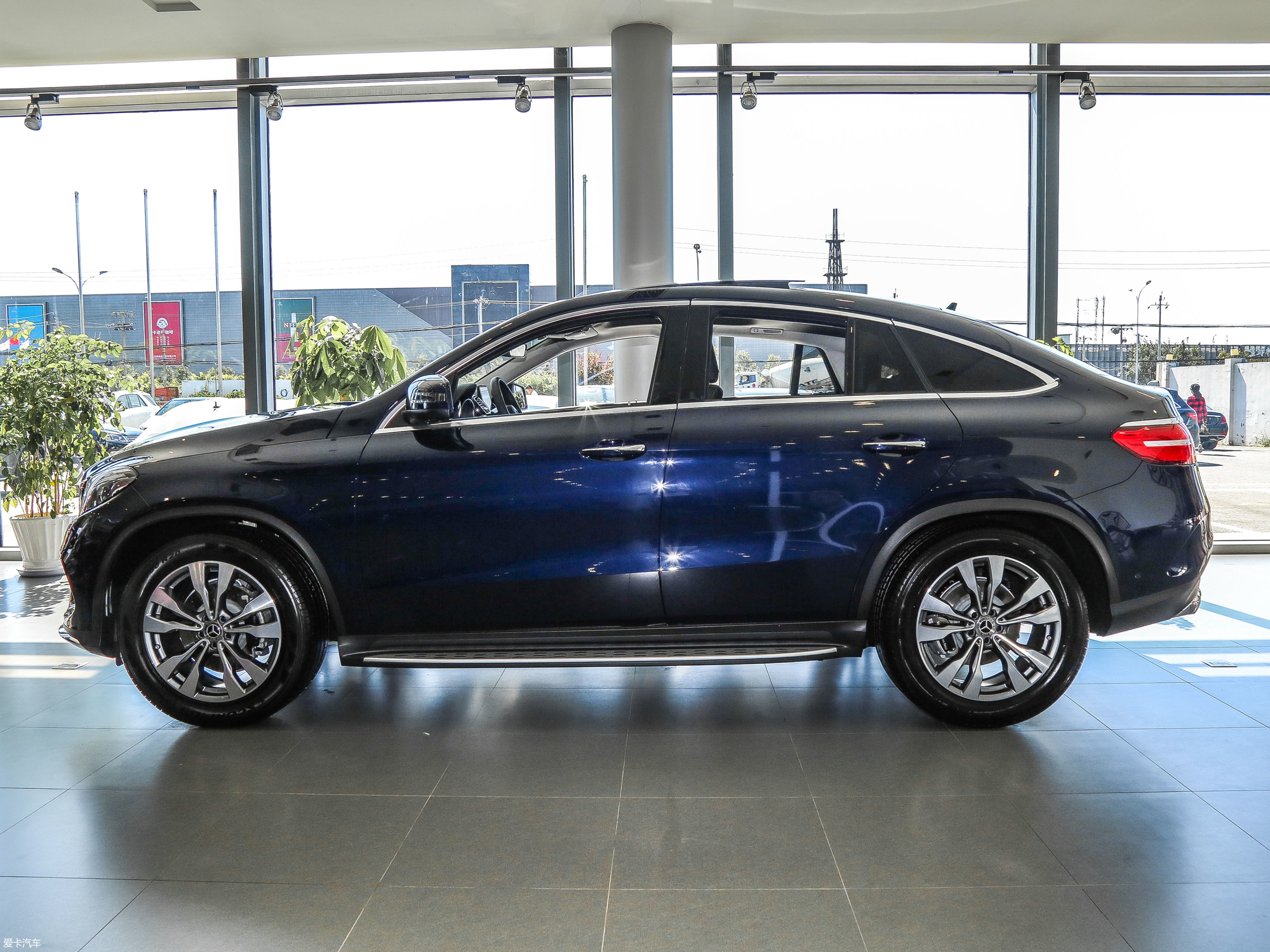 【2018款奔驰gle 轿跑suvgle 400 4matic_整体外观_11/384张图片】