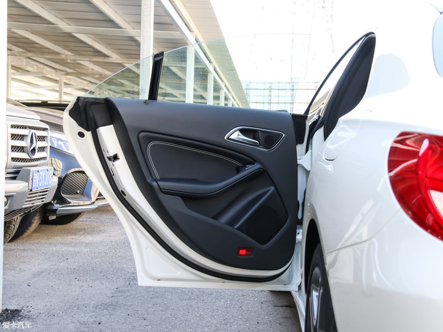奔驰汽车车门 20170220140420353991269031436.jpg