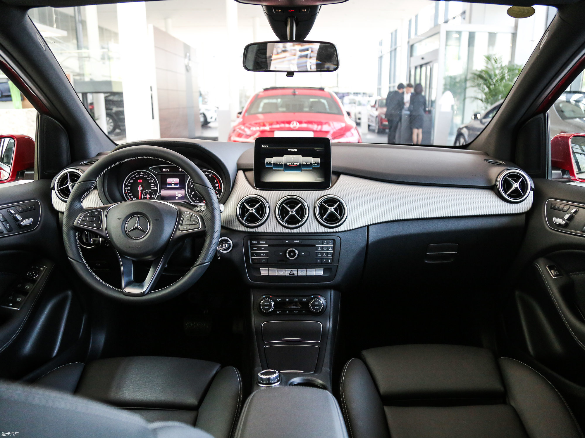 【2017款奔驰b级b 200 时尚型_中控区_52/659张图片】_汽车图片大全