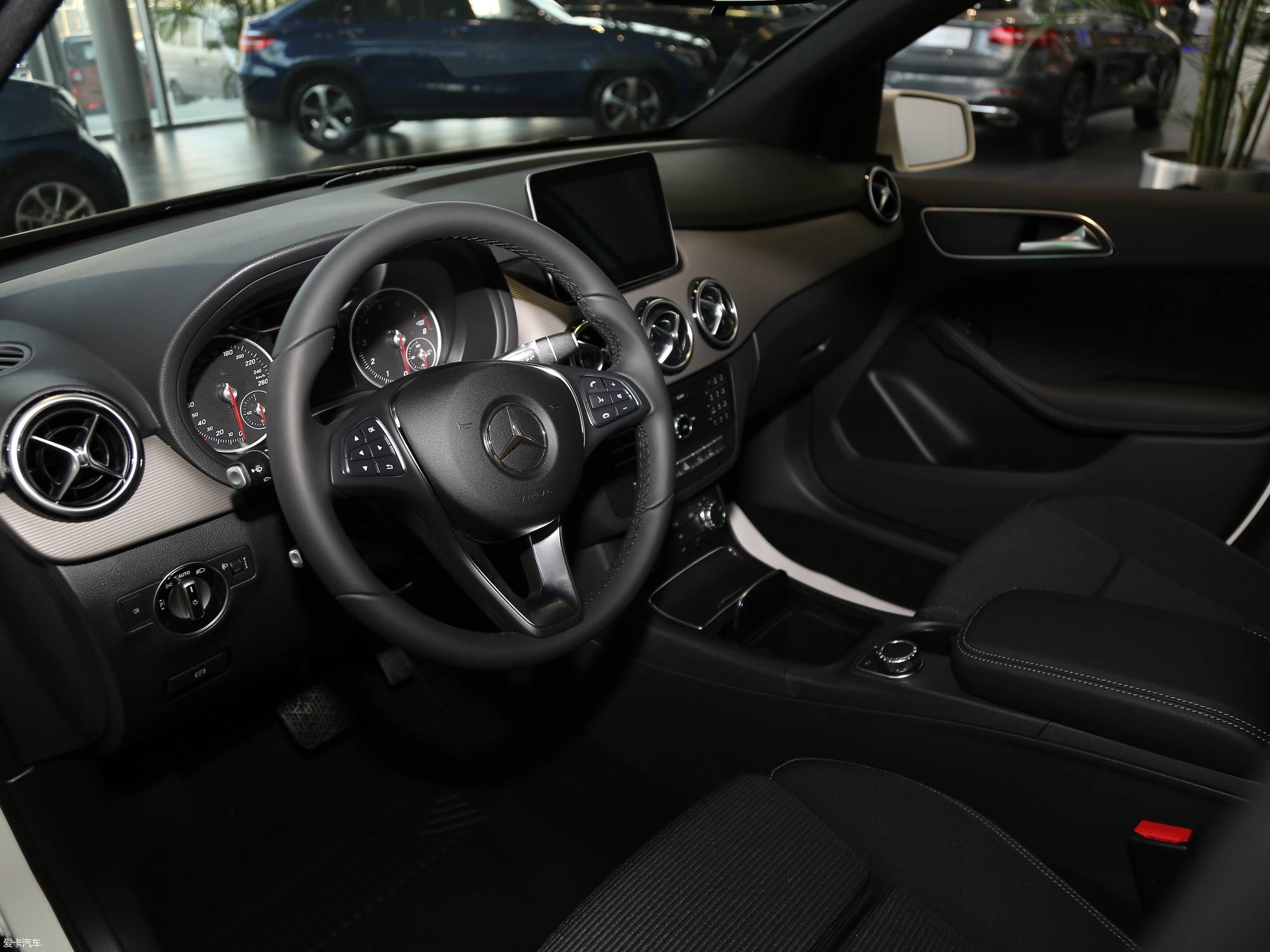 【2017款奔驰b级b 180_中控区_53/659张图片】_汽车图片大全_爱卡汽车