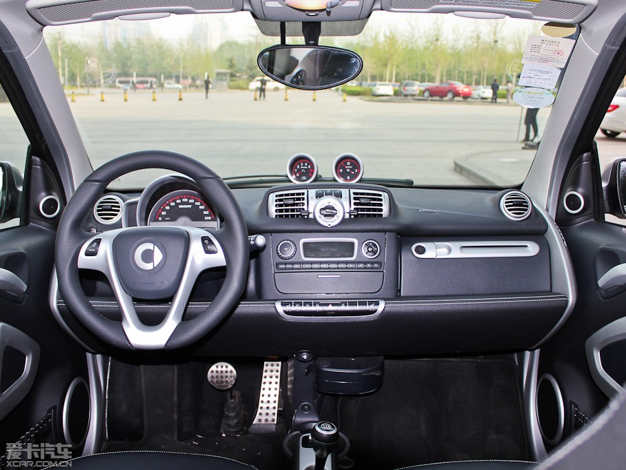 2011smart fortwo 1.0T ر