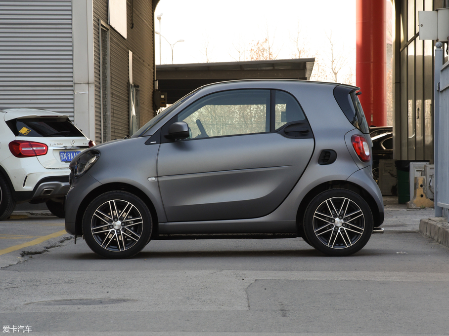 2017smart fortwo 1.0L ر