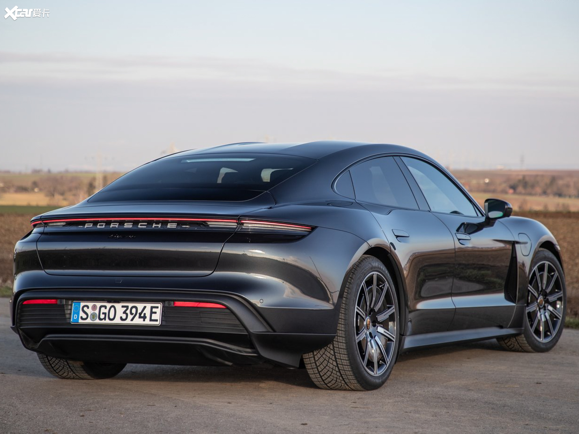 【2022款taycan基本型_整体外观_10/73张图片】_汽车图片大全_爱卡