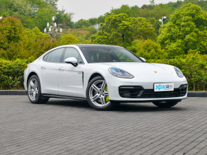 2022Panamera 4 E-Hybrid 2.9T ǰ45