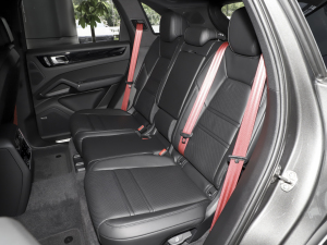 2023款Cayenne E-Hybrid 2.0T 铂金版 后排座椅