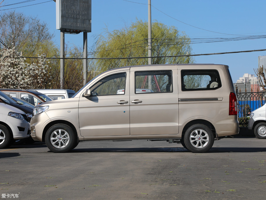 2019款五菱宏光v1.5l 基本型