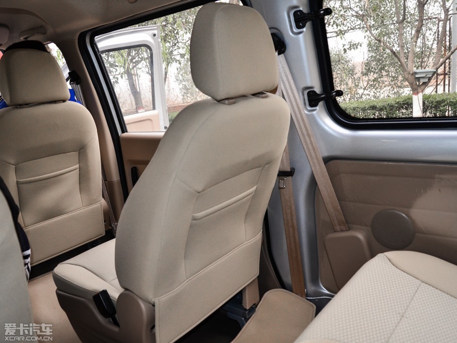 2014款五菱荣光s 1.5l 标准型