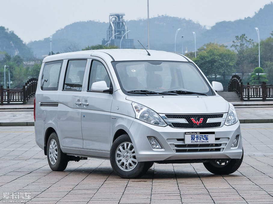 2015款五菱荣光v 1.5l 手动标准型
