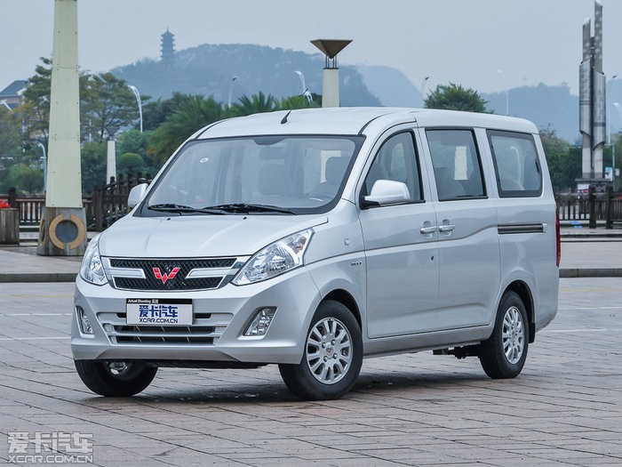 五菱荣光v图片