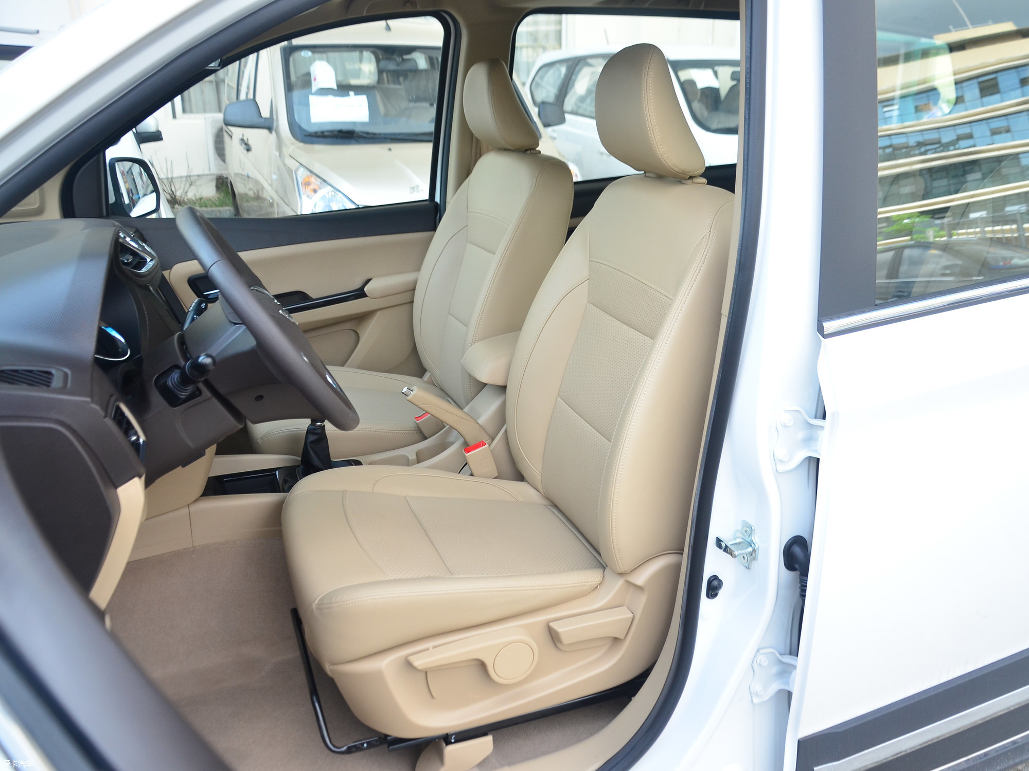 5l 手动尊享型_空间座椅_3/170张图片】_汽车图片大全_爱卡汽车