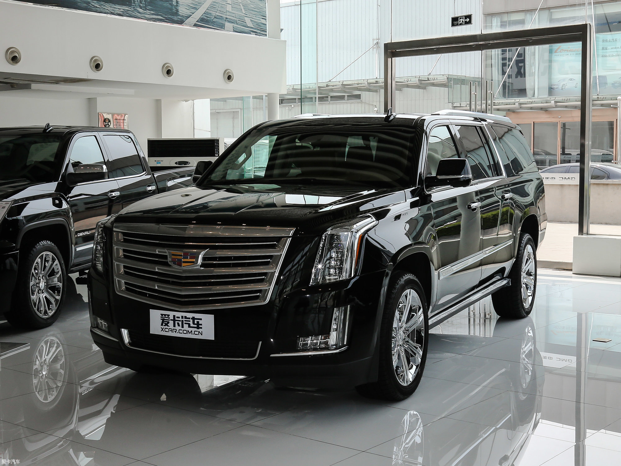 【2017款凯雷德esv铂金版加长型_整体外观_2/523张图片】_汽车图片