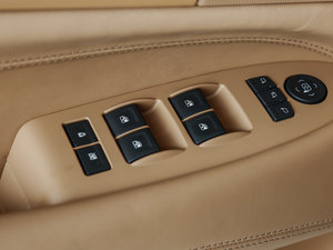 2017款ESV铂金版加长型 主驾车窗控制区	