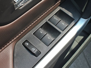 2012款2.0T 尊锐型 主驾车窗控制区	