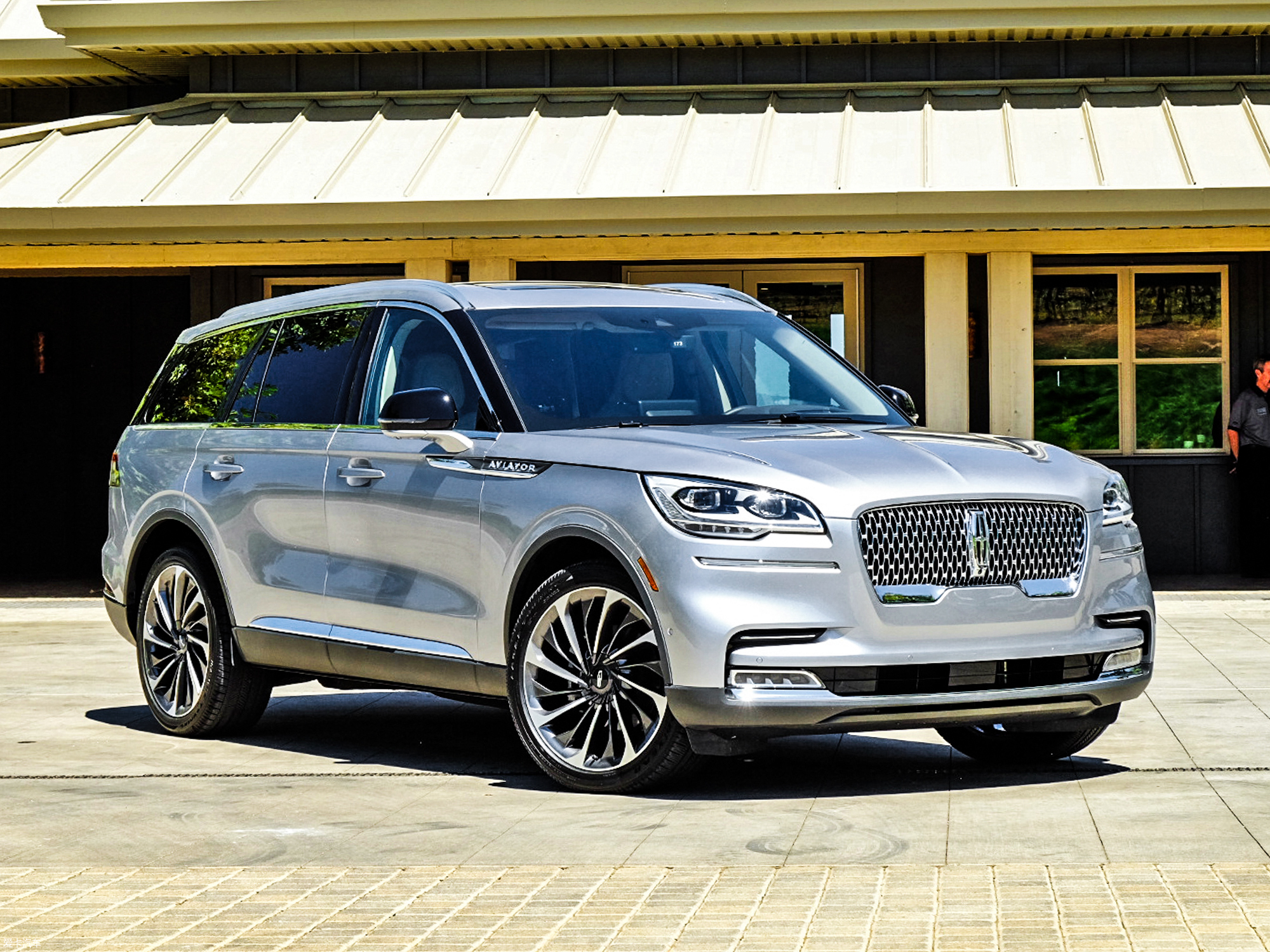 【2020款飞行家(进口) 3.