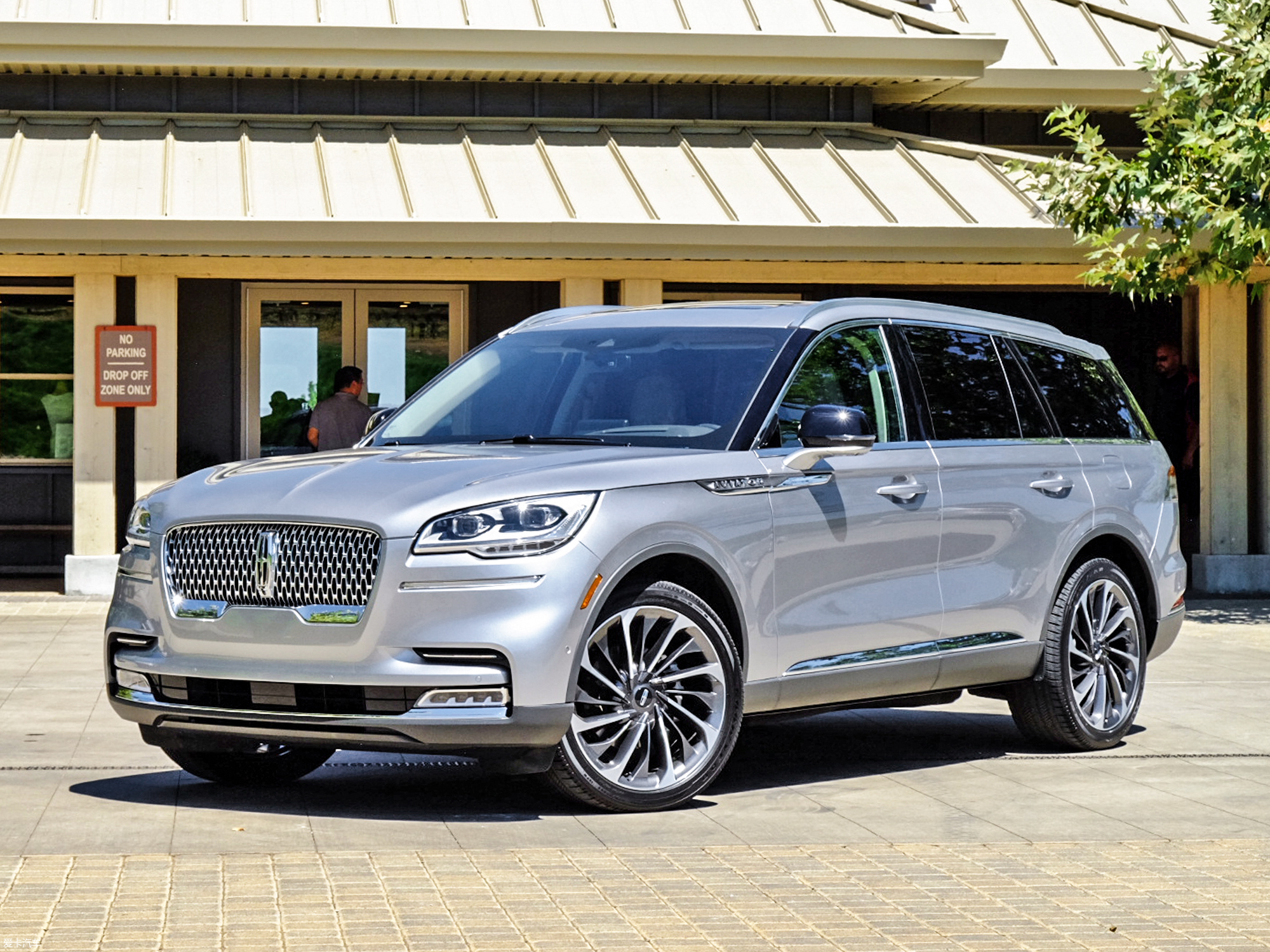 【2020款飞行家(进口) 3.