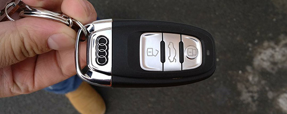 汽车疑问解答新款奥迪钥匙怎么换电池
