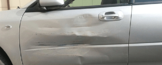 拐弯把车门撞凹陷怎么修？