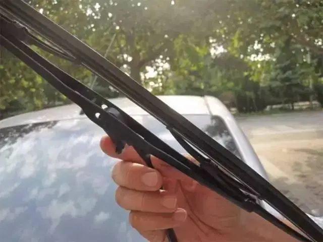 再安装胶条抽出