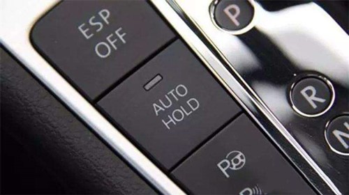 这个单词一般是指电子驻车功能,而且一般都是以 autohold的标志在车子