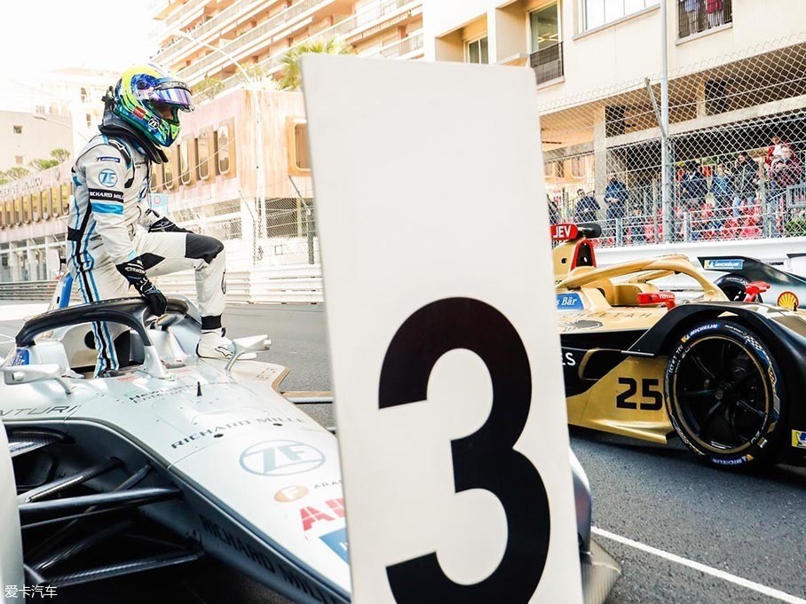 > 马萨首次登fe领奖台