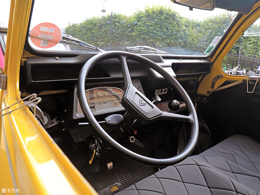 雪铁龙2CV
