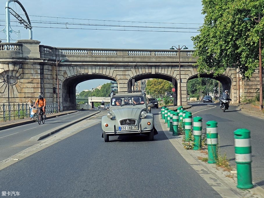 雪铁龙2CV