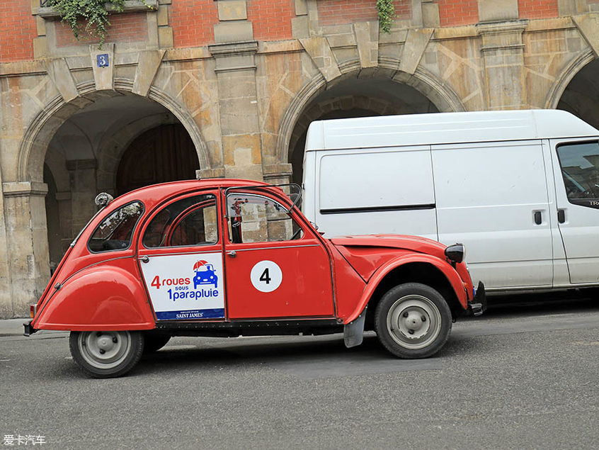 雪铁龙2CV