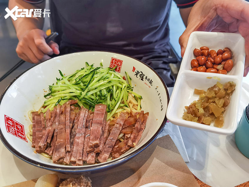 美食探店；自驾游