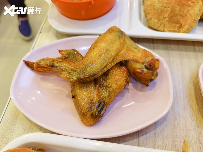 美食探店；自驾游