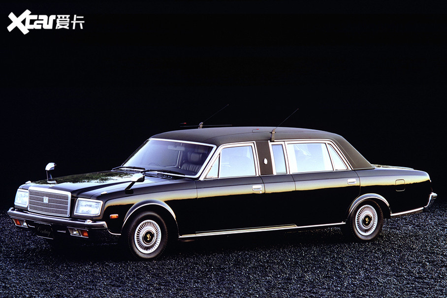 1989年,丰田推出了加长版的世纪,limousine版.