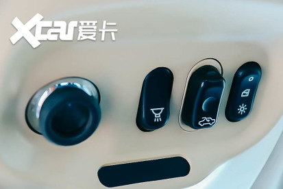 实拍第一代萨博9-5 20年前的陆地飞行器
