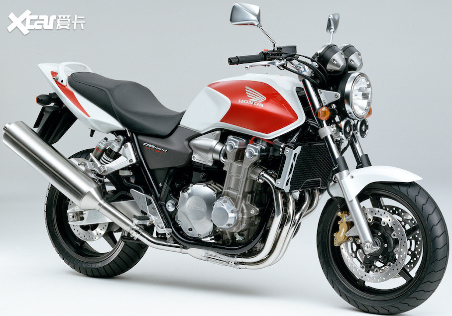 2003꣬CB1300˴ĿΪ緢תϵͳҲ˴ӶCB1300SFĲٿԡˣCB1300SFȻ254ʪءҪɼԦҲ¡Ȼ1284ccķ114Ť117Nm