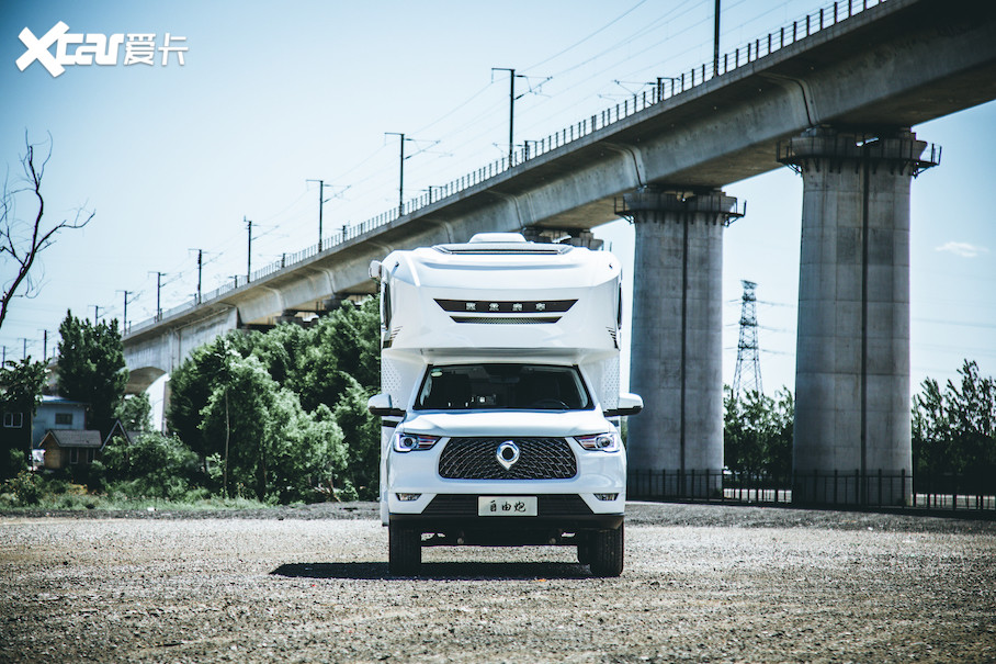 自動汽油四驅領航型長箱車型打造了,至少b柱往前的部分與一臺長城炮2