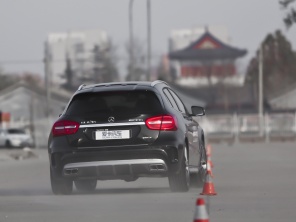 暴躁的独行侠 爱卡测试奔驰GLA 45 AMG